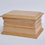 URN2 Solid Wood American Red Oak Capacity: 214 in3 / 3.50 dm3